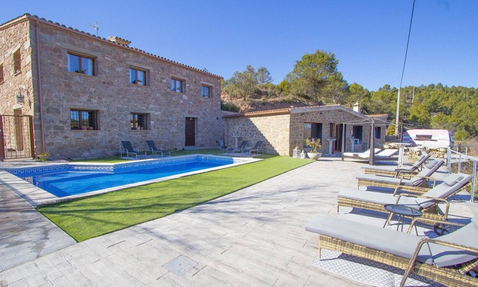 Rubio Casa | Casa rural 'Caelus Masia Boutique' con vistas a la montaña, Wi-Fi y aire acondicionado