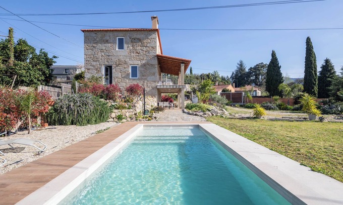 As Neves Casa | Casa rural 'Cándido' con vistas a la montaña, piscina privada y Wi-Fi