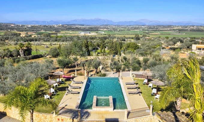 Ariany Villa | Casa rural 'Canova' con vistas a la montaña, Wi-Fi y aire acondicionado
