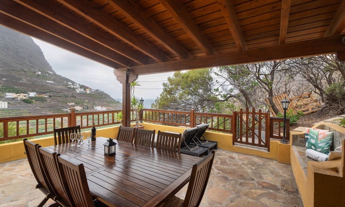 Hermigua Casa | Casa rural 'Casa Afortunada' con vistas al mar, balcón y Wi-Fi