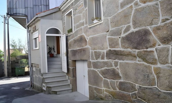 Requias Casa | Casa rural 'Casa Chuca' con vistas al lago y Wi-Fi