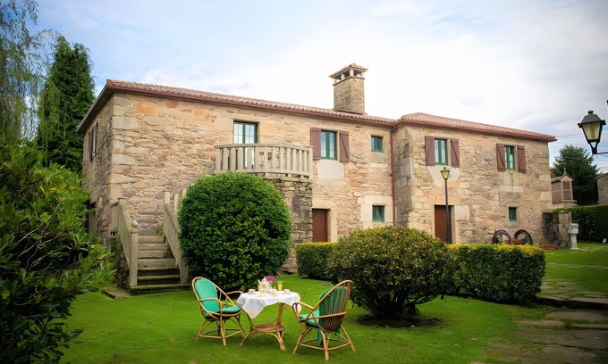 Curtis Casa | Casa rural 'Casa De Barreiro' con vistas a la montaña, piscina privada y Wi-Fi