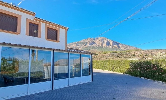 Velez Rubio Casa | Casa rural 'Casa Pedro' con terraza privada, jardín privado y Wi-Fi