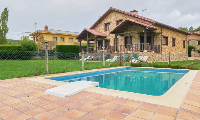 San Martin de Valdetuejar Casa | Casa rural 'Casa Lara Ii' con vistas a la montaña, piscina compartida y terraza privada
