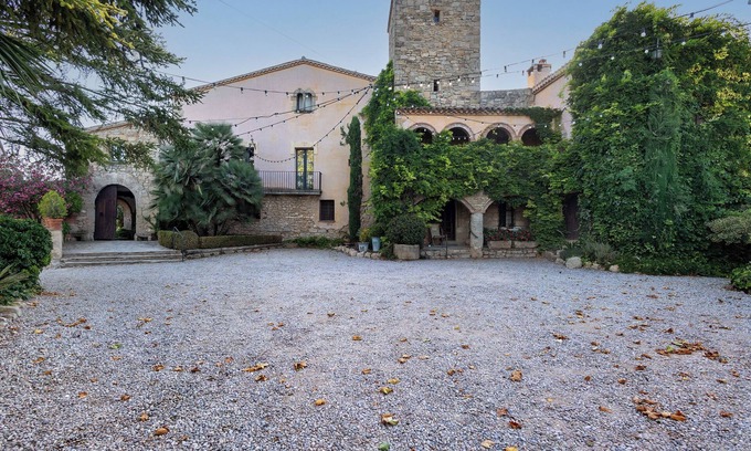 El Bruc Casa | Casa rural 'Casa Romaní' con vistas a la montaña, piscina compartida y Wi-Fi