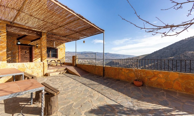Abrucena Casa | 'Casa Rural La Jirola-El Balcón' con vistas a la montaña, Wi-Fi y aire acondicionado