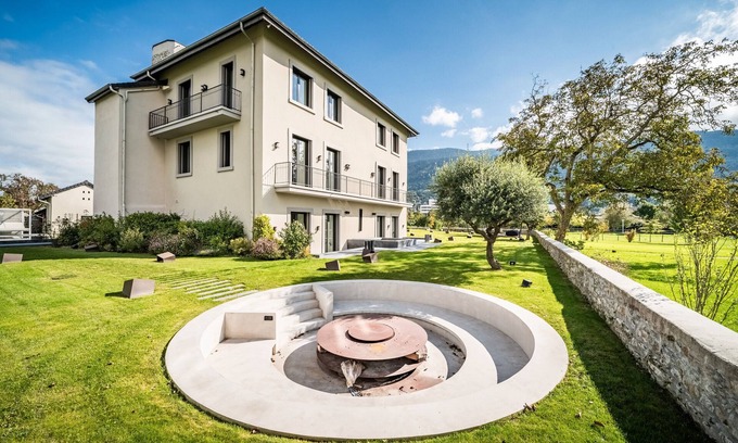 Saint-Cergues Casa | Casa de campo 'Chateau De Neydens' con vistas a la montaña, Wi-Fi y aire acondicionado