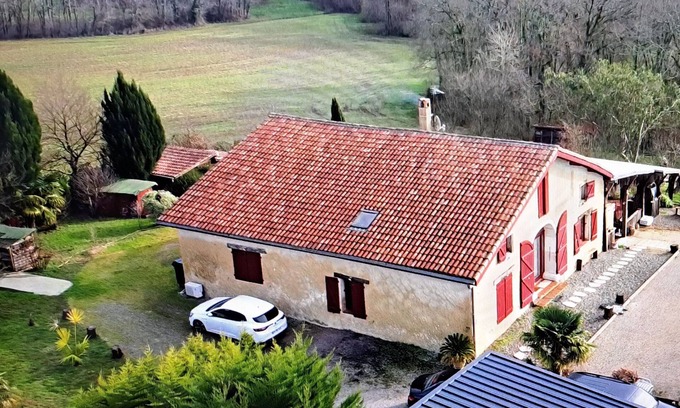 Pouillon Casa | Casa rural 'Domaine Baraque' con vistas a la montaña, Wi-Fi y aire acondicionado
