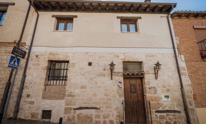 Lerma Casa | Casa rural 'El Desvan Del Brigante' con balcón, Wi-Fi y aire acondicionado