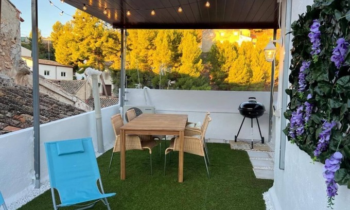 Zarra Casa | Casa rural 'El Encanto' con vistas a la montaña, terraza privada y aire acondicionado