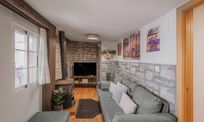 Pedro Bernardo Casa | Casa rural 'El Burrito De Gredos' con balcón, Wi-Fi y aire acondicionado