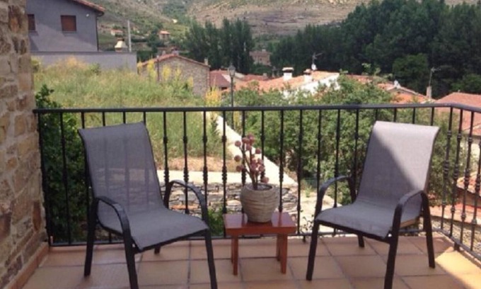 Yanguas Casa | Country House 'El Mirador De Yanguas' with Mountain View, Private Terrace and Wi-Fi