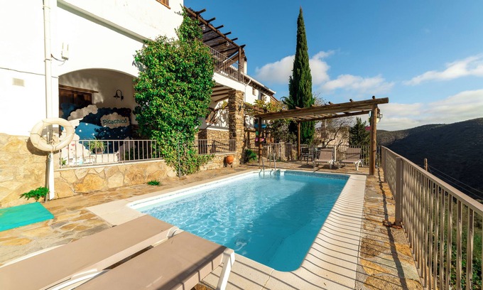 Laroya Casa | Casa rural 'El Mirador' con vistas a la montaña, Wi-Fi y aire acondicionado