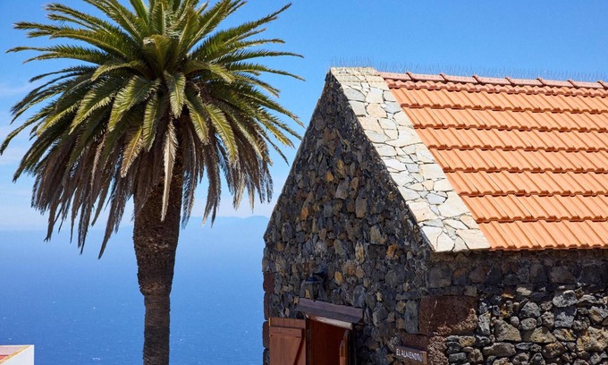 Mocanal Casa | Country House 'El Moral' with Sea View, Shared Terrace and Wi-Fi