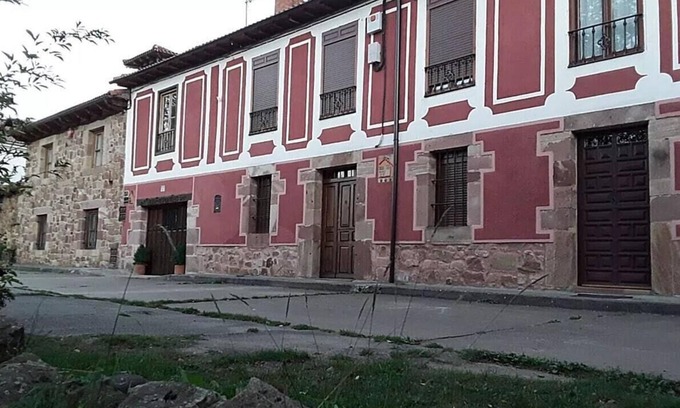 Muda Casa | Casa rural 'Entrepeñas' con vistas a la montaña, terraza compartida y Wi-Fi