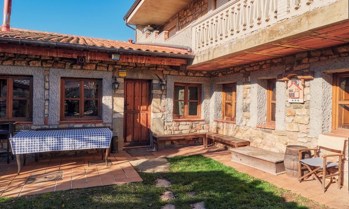 Boca de Huergano Casa | Casa rural 'Aldaron' con vistas a la montaña, jardín privado y Wi-Fi