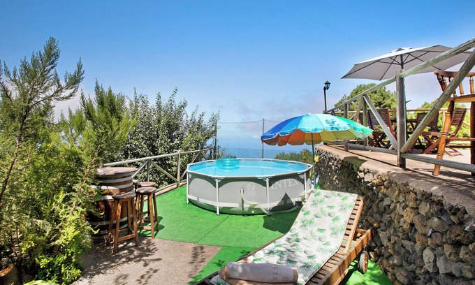 Icod de los Vinos Villa | Casa vacacional "Finca Las Carmenes" con vistas al mar, piscina, terraza y jardín