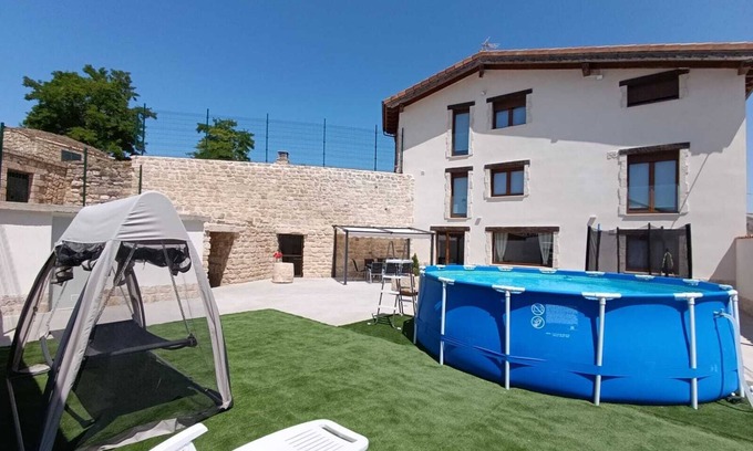 Revilla-Vallegera Casa | Casa rural 'El Lagar del Altillo - Revilla Vallejer' con piscina y terraza