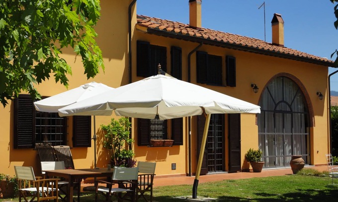 Cascina Casa | Apartamento en casa de campo entre Pisa y Lucca 3 personas jardín y parking