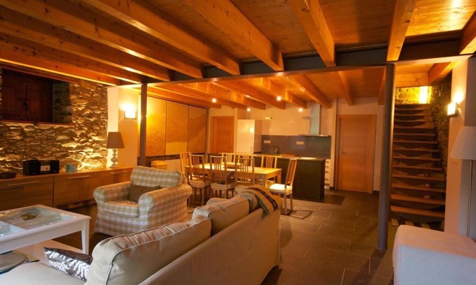 Tavascan Casa | Casa rural 'Guillem Completa' con vistas al lago, Wi-Fi y aire acondicionado