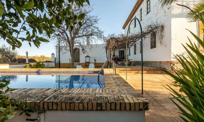 Gerena Casa | Casa rural 'Hacienda San Felipe' con piscina privada, terraza compartida y Wi-Fi