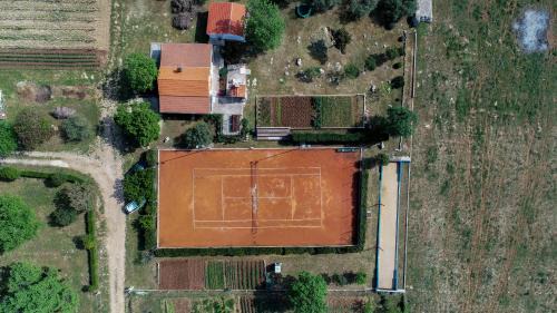 Sveti Filip i Jakov Casa | Country house Oasis with private tennis court