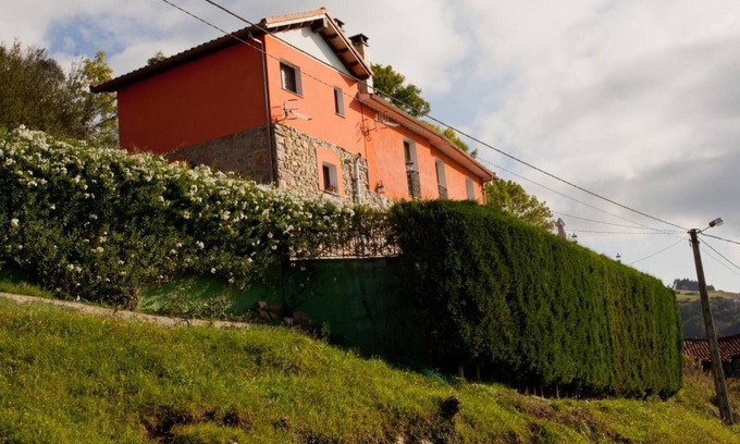 Bohiles Casa | Casa rural 'Iberia' con vistas a la montaña, terraza privada y jardín privado