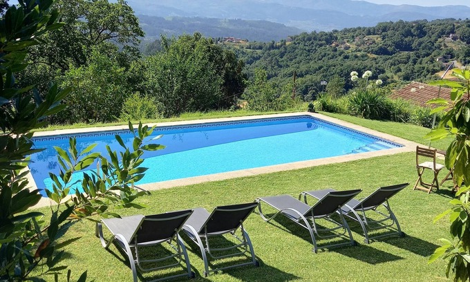 A Caniza Casa | Piedra Granja en un lugar idílico con piscina privada