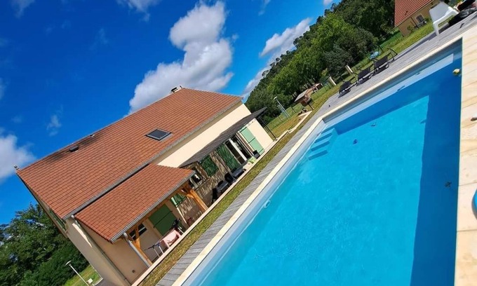 Payrignac Villa | Country house in the Lot, with swimming pool. Ideal for families!