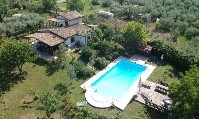 San Vito Chietino Casa | Casa de campo con piscina rodeada de un huerto