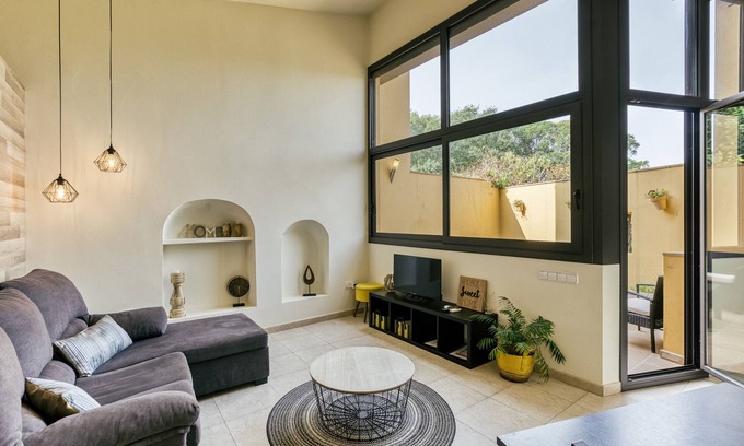 Navata Villa | Casa rural 'L Heura' con terraza privada, Wi-Fi y aire acondicionado