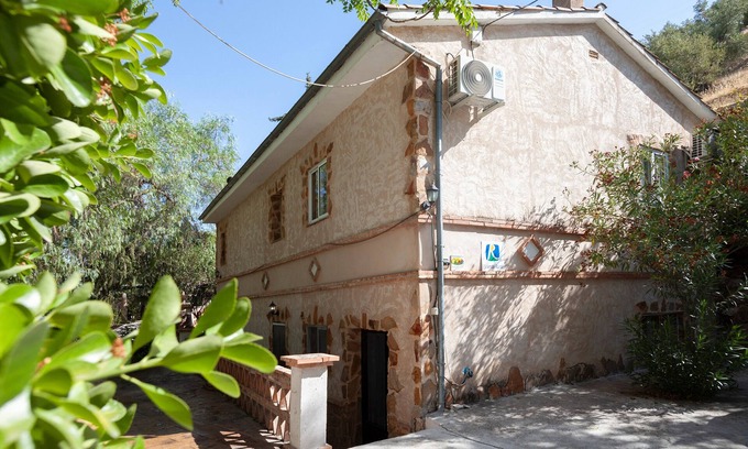 Cazorla Casa | Casa rural 'La Casa De La Piscina' con vistas a la montaña, Wi-Fi y aire acondicionado