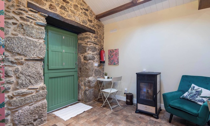 Catasol Casa | Casa rural 'La Caseta De Laura' con jardín compartido y Wi-Fi