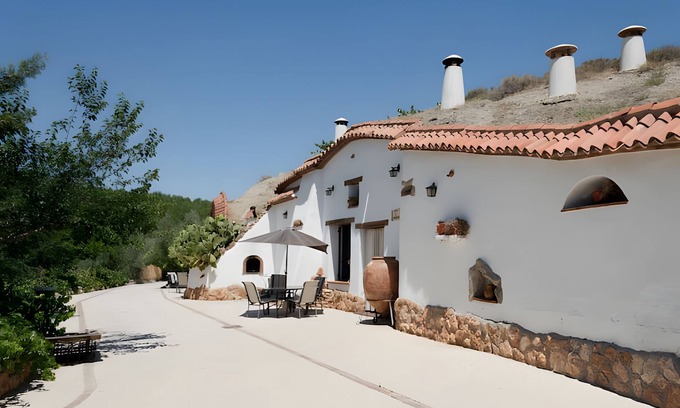 Benalúa de Guadix Casa | Casa rural 'La Chumbera' con vistas a la montaña, Wi-Fi y aire acondicionado