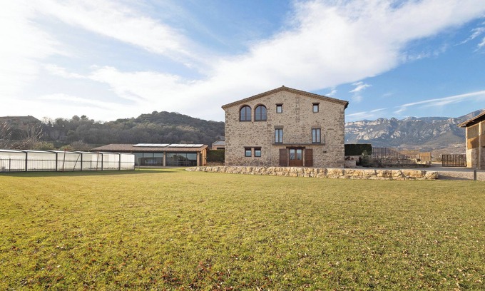 Berga Casa | Casa rural 'La Creu De La Pinya' con vistas a la montaña, Wi-Fi y aire acondicionado