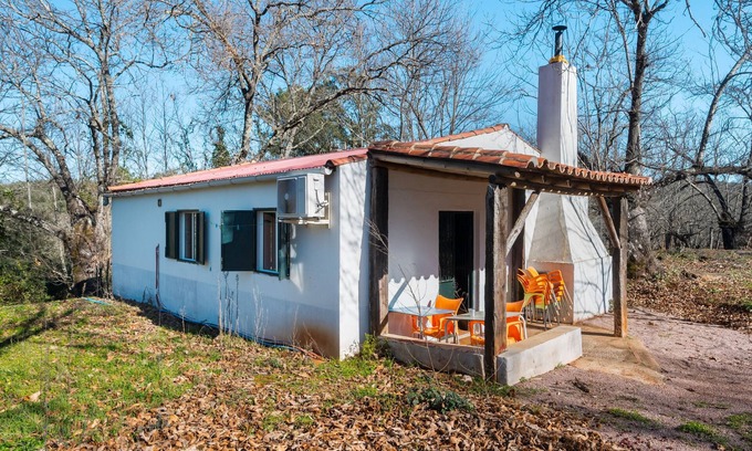 Fuenteheridos Casa | Casa rural 'La Casa Del Taller' con vistas a la montaña, piscina compartida y aire acondicionado