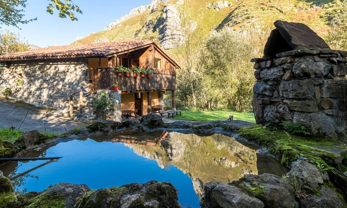 Soba Casa | Casa rural 'La Hirriria' con vistas a la montaña, terraza privada y jardín privado