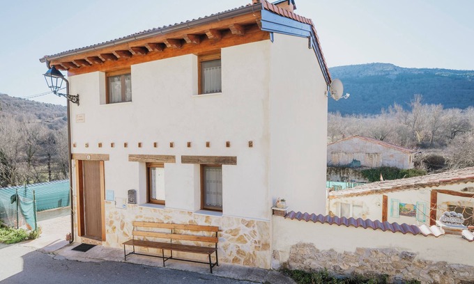 Santibanez del Val Casa | Casa rural 'La Mira' con vistas a la montaña, terraza privada y Wi-Fi