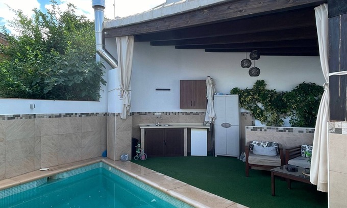 Guaro Casa | Casa rural 'La Morena' con vistas a la montaña, Wi-Fi y aire acondicionado