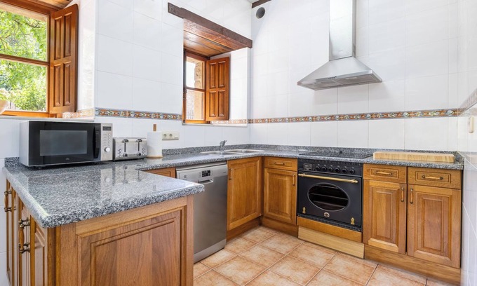 Perrozo Casa | Country House 'La Torre De Perrozo' with Mountain View, Private Garden and Balcony
