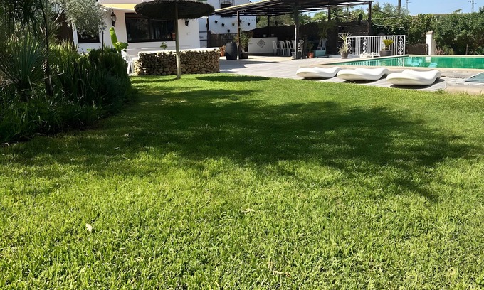 Villamartin Casa | Casa Rural 'La Zua' con Piscina Privada, Wi-Fi y Aire Acondicionado