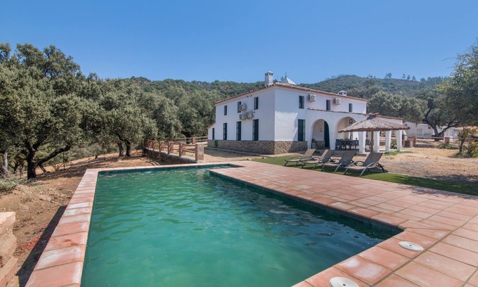 La Nava Casa | Casa rural 'Las Cabrillas La Nava' con vistas a la montaña, piscina privada y aire acondicionado