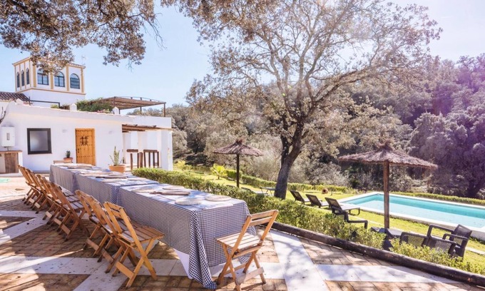 El Garrobo Casa | Casa rural 'Los Gorriones' con vistas a la montaña, piscina privada y Wi-Fi