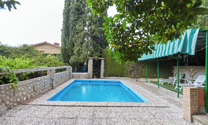 Burunchel Casa | Casa rural 'Los Rosales' con piscina y jardín privados