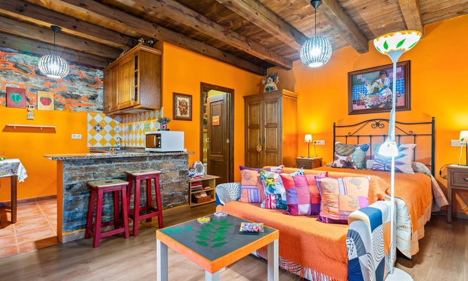 Vilaframil Casa | Casa rural 'Loureiro' con vistas a la montaña, terraza compartida y Wi-Fi