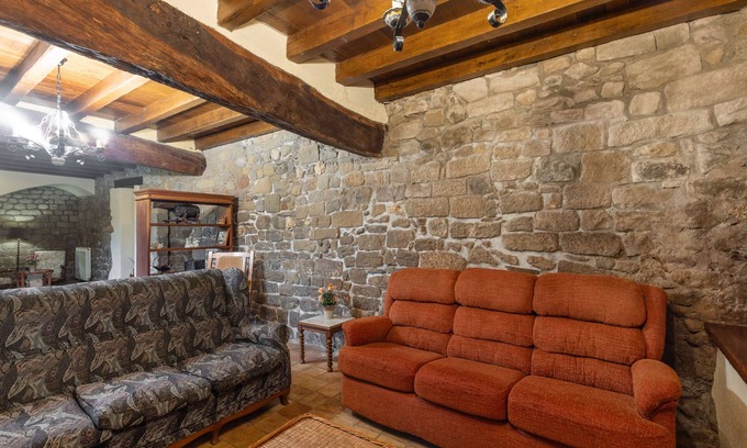 Centelles Casa | Casa rural 'Mas Vinyoles' con vistas a la montaña, piscina privada y Wi-Fi