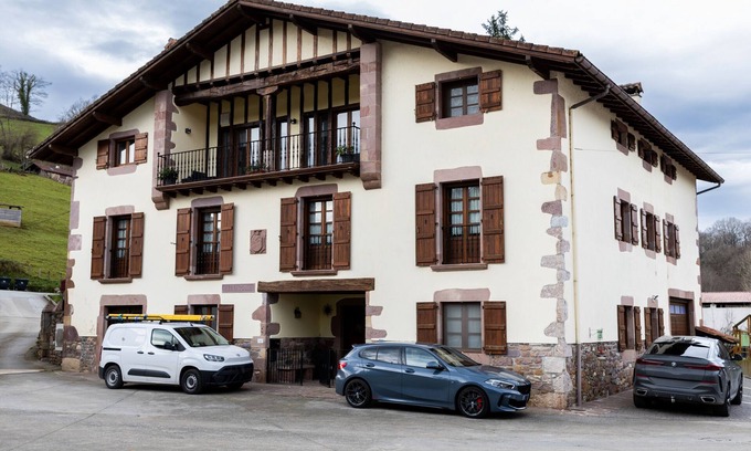 Urdax Casa | Casa rural 'Matxingonea 2' con vistas a la montaña, jardín privado y Wi-Fi