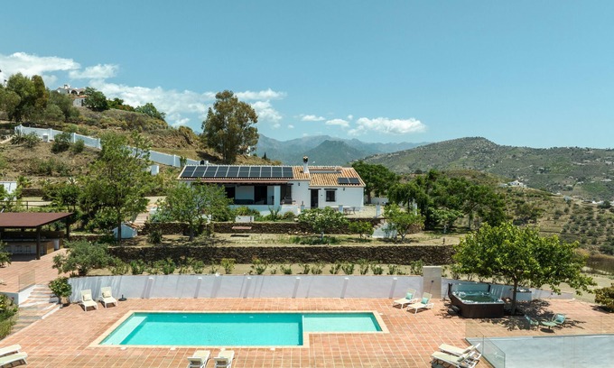 Cómpeta Villa | Casa de campo 'Mojito' con vistas al mar, Wi-Fi y aire acondicionado