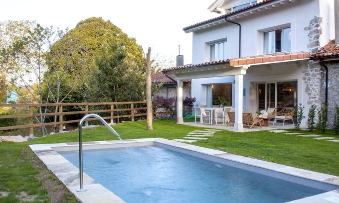 Lamadrid Casa | Bonita del Norte Lamadrid Cantabria, Casa nueva, piscina climatizada, cerca de Comillas