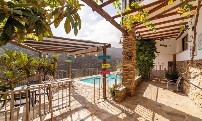 Laroya Casa | Casa rural 'Picachico' con vistas a la montaña, Wi-Fi y aire acondicionado